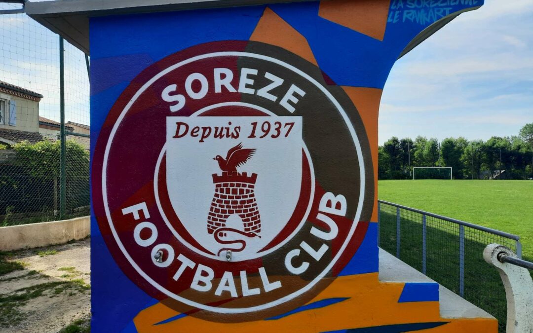 Atelier graff : la tribune aux couleurs du Sorèze Football Club